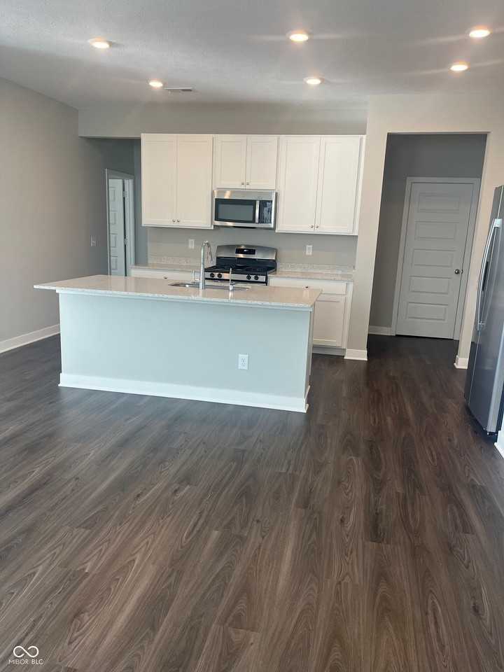 1953 Goodwin Pl - Photo 5 of 28