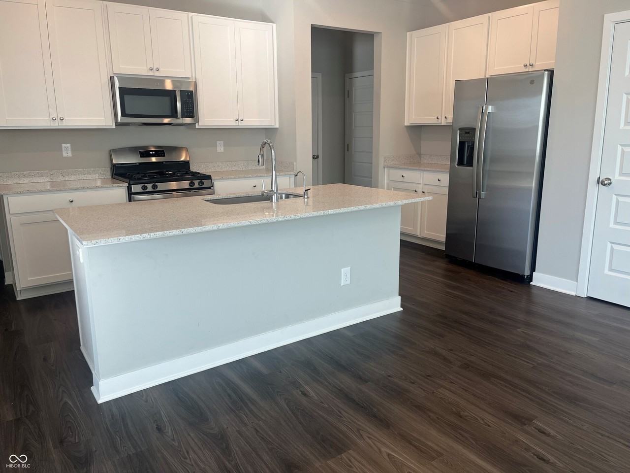 1953 Goodwin Pl - Photo 6 of 28