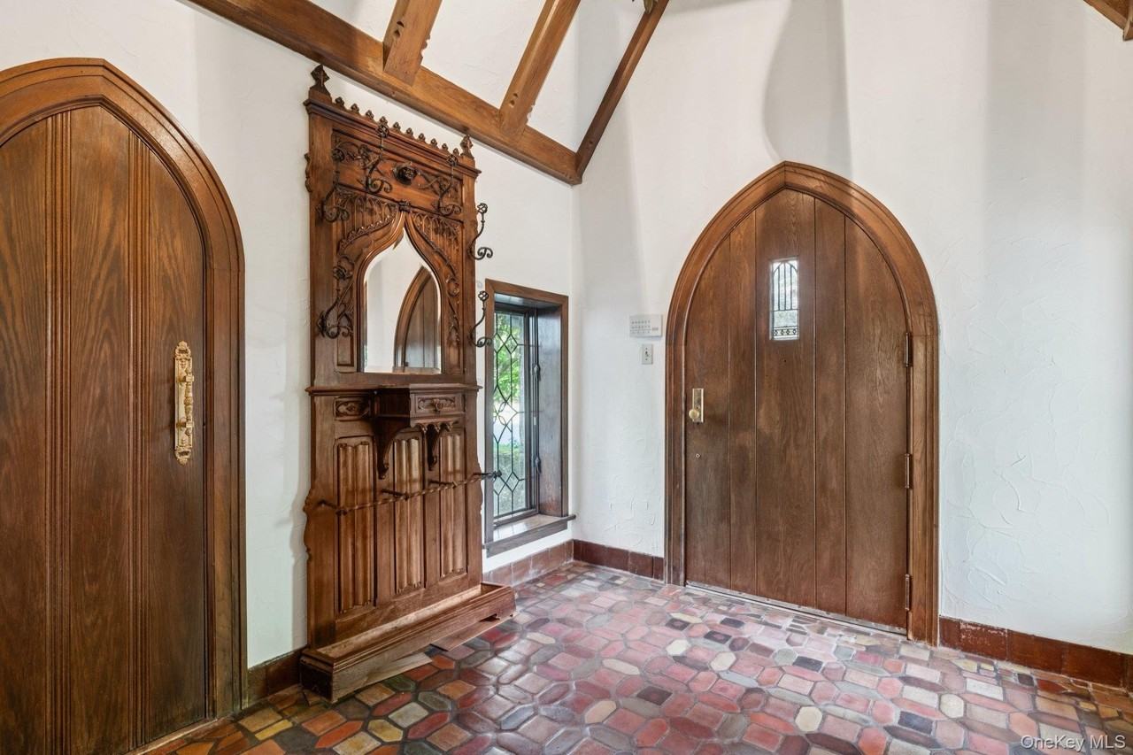 18 Heights Rd - Photo 3 of 28