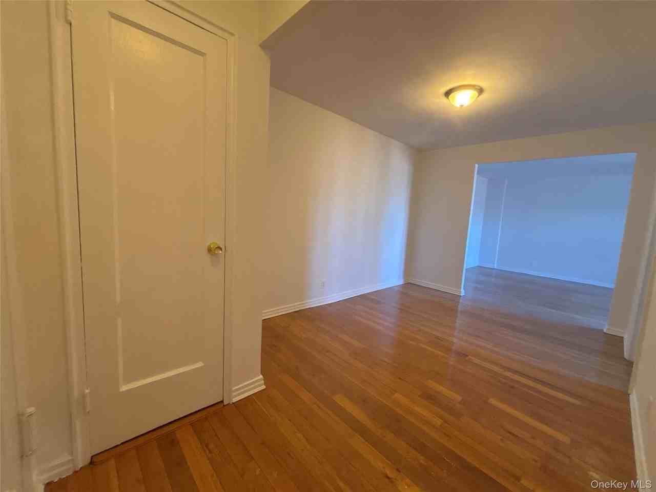 23 Schenck Ave Apt 2ce #2CE - Photo 2 of 15