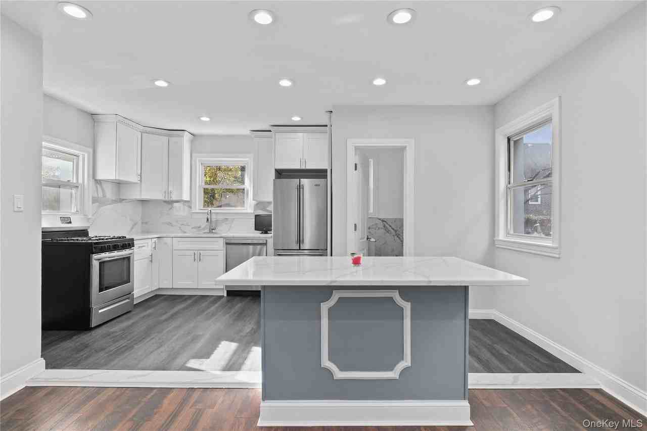 1631 Paulding Ave - Photo 5 of 22