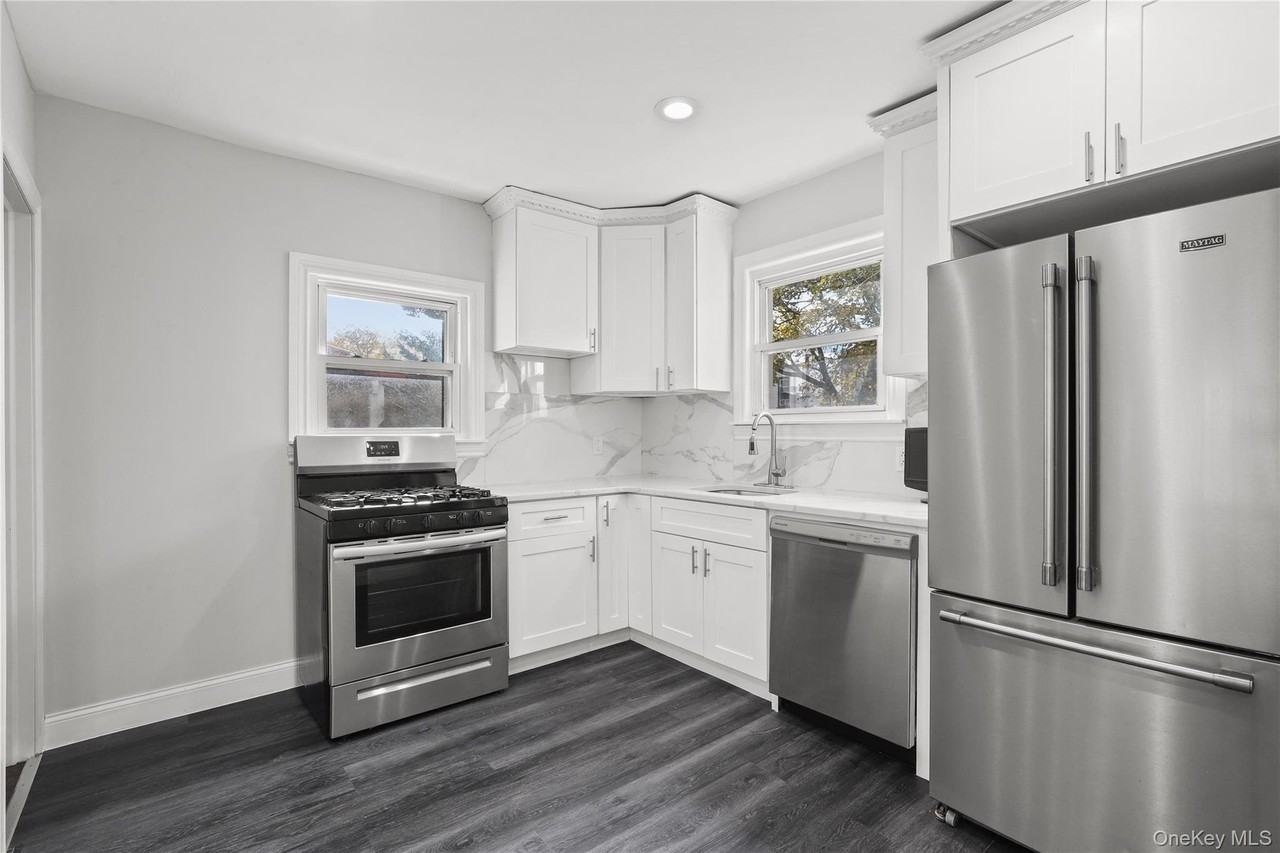 1631 Paulding Ave - Photo 7 of 22