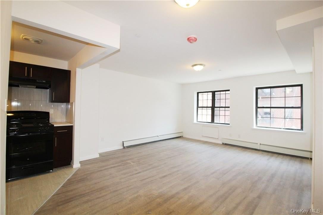 1355 Plimpton Ave Apt 4 #4 - Photo 2 of 19