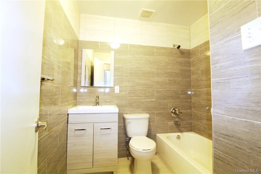 1355 Plimpton Ave Apt 4 #4 - Photo 6 of 19