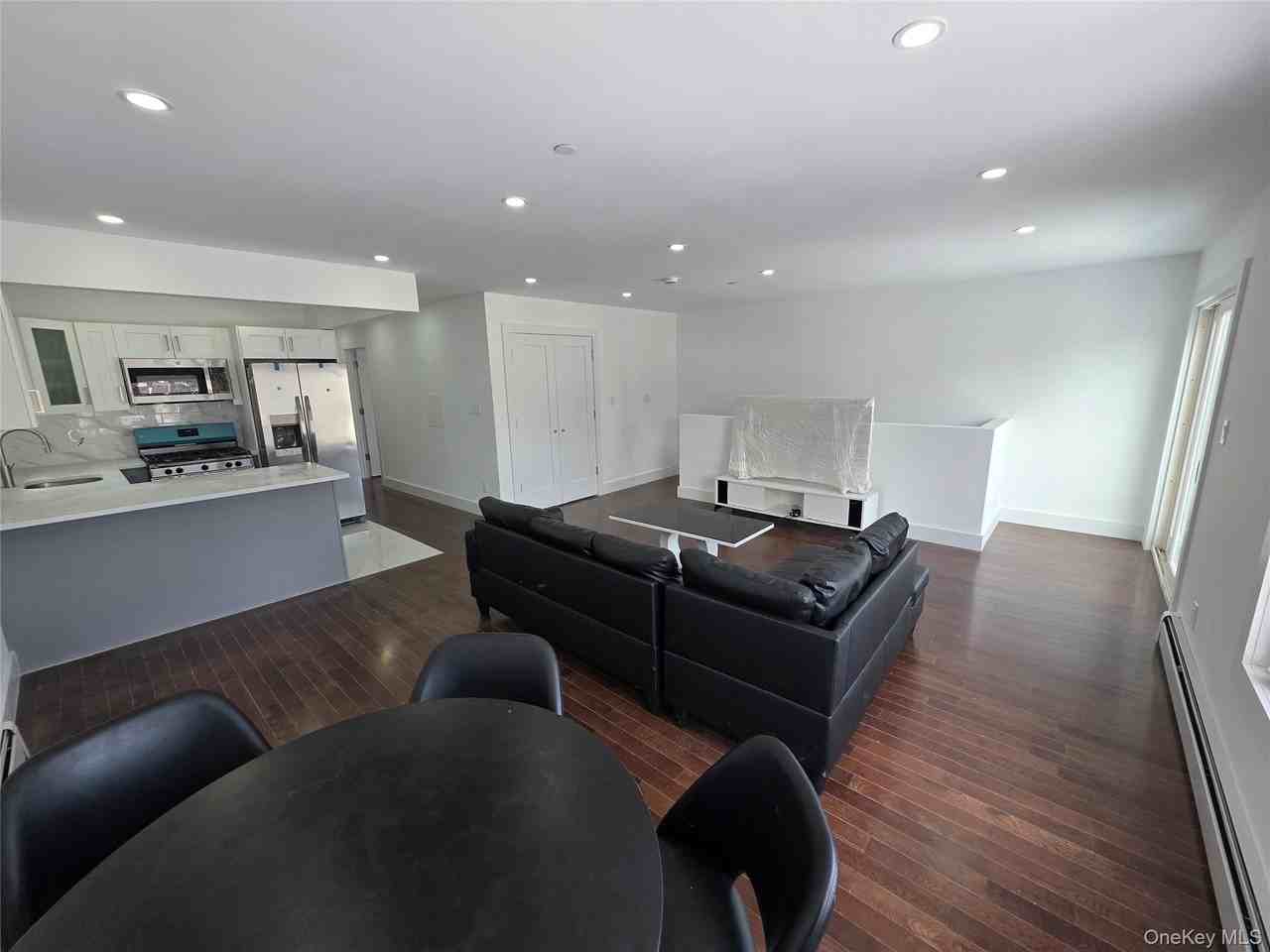 1061 Grassmere Ter ## 59 - Photo 4 of 14