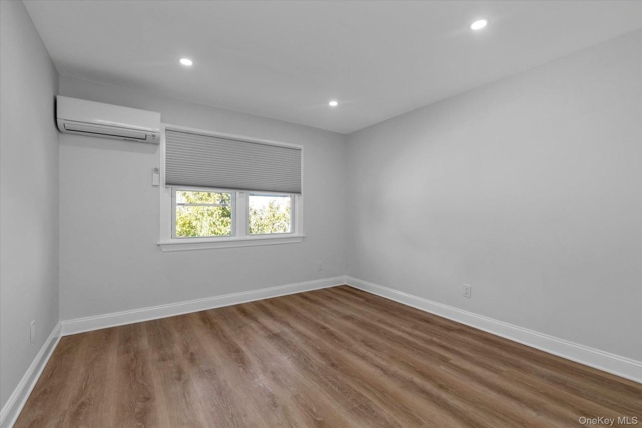 71 Haven Avenue unit: Lower - Photo 4 of 21