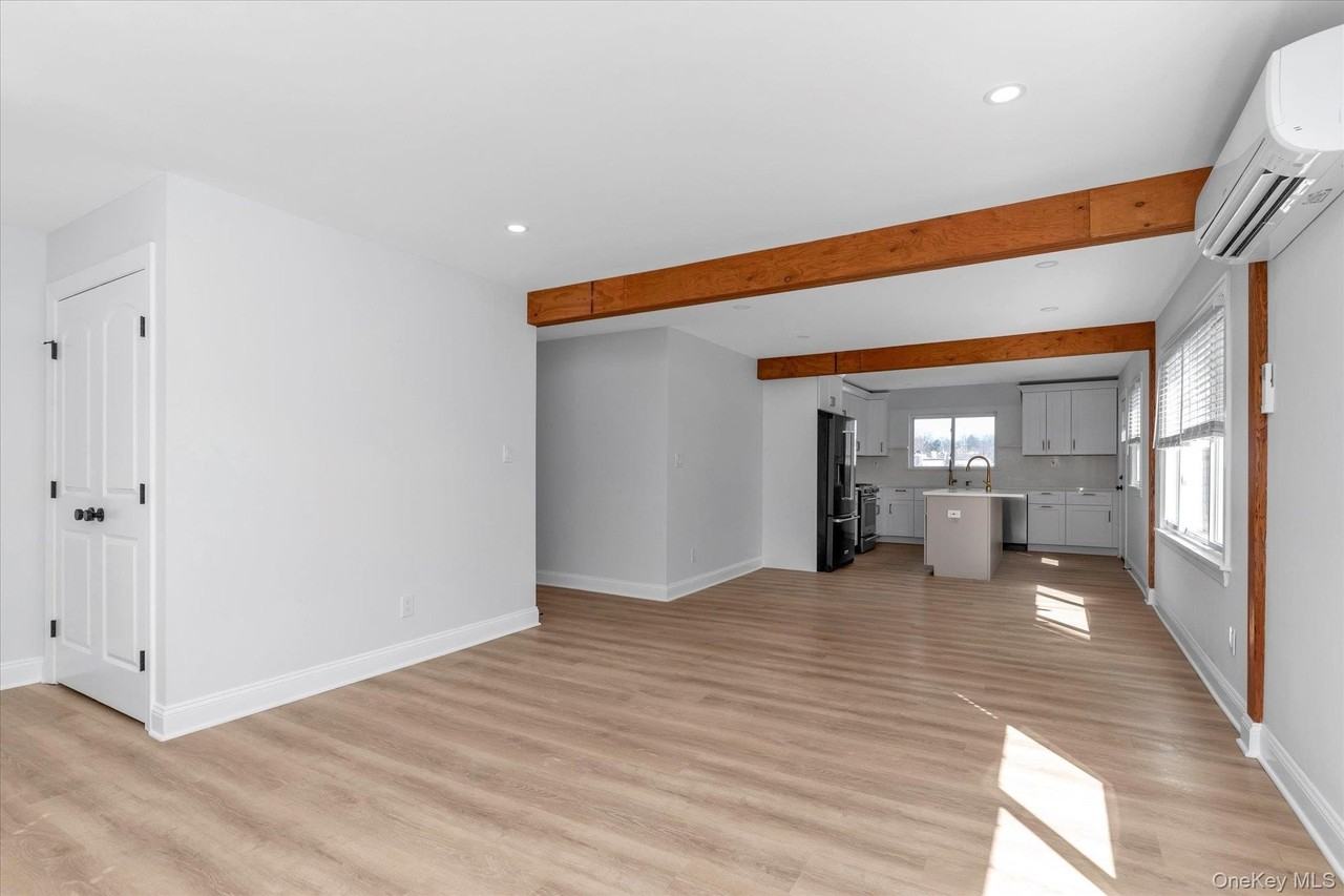 71 Haven Avenue unit: Lower - Photo 7 of 21