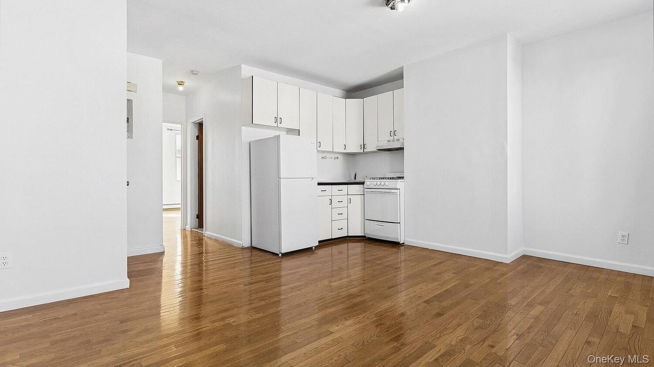 335 95th St Unit 3 #3 - Photo 3 of 6