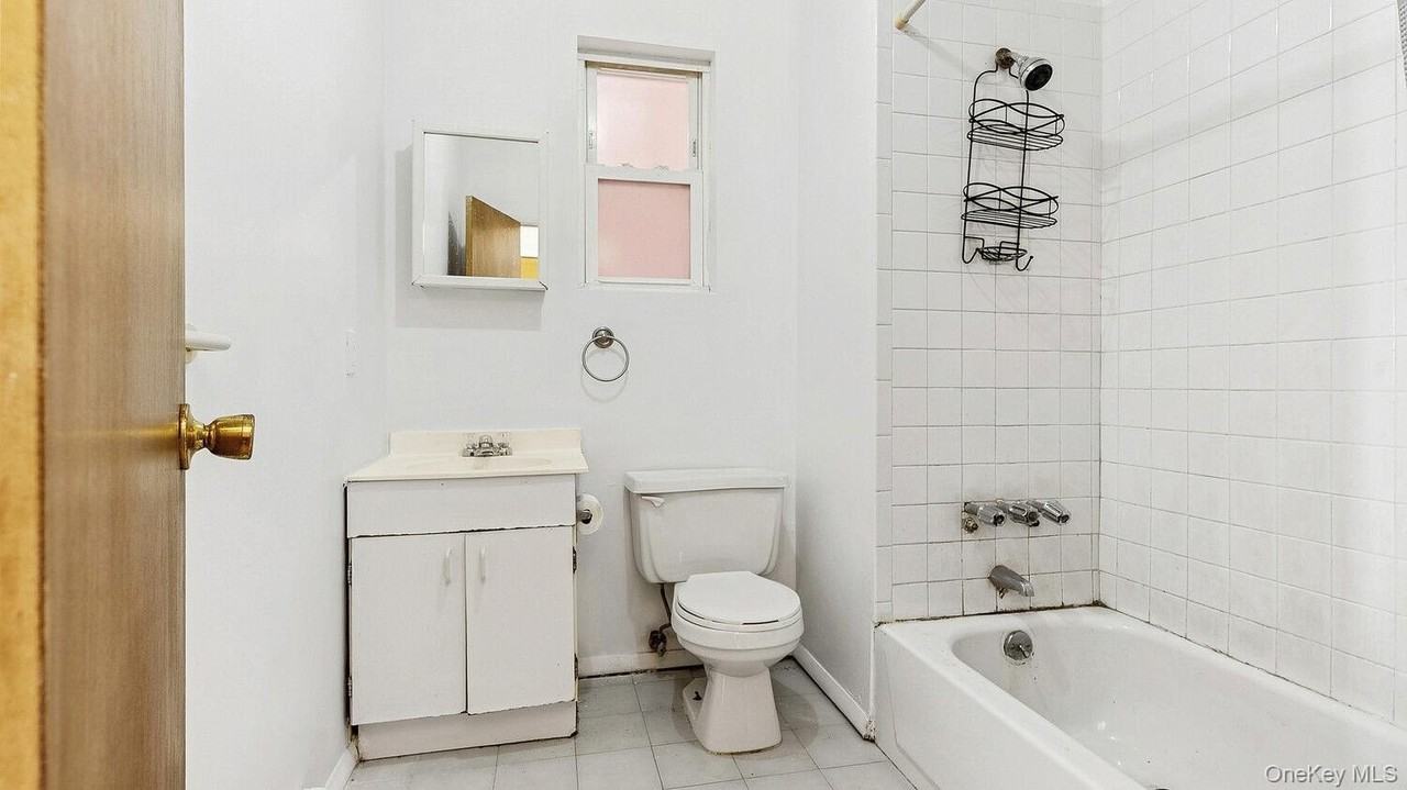 335 95th St Unit 3 #3 - Photo 4 of 6