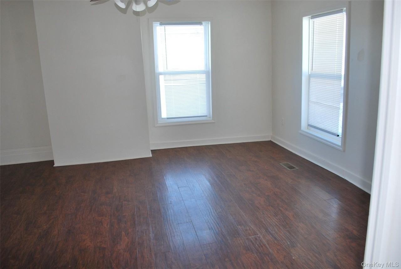 22 Dekay Rd - Photo 4 of 24