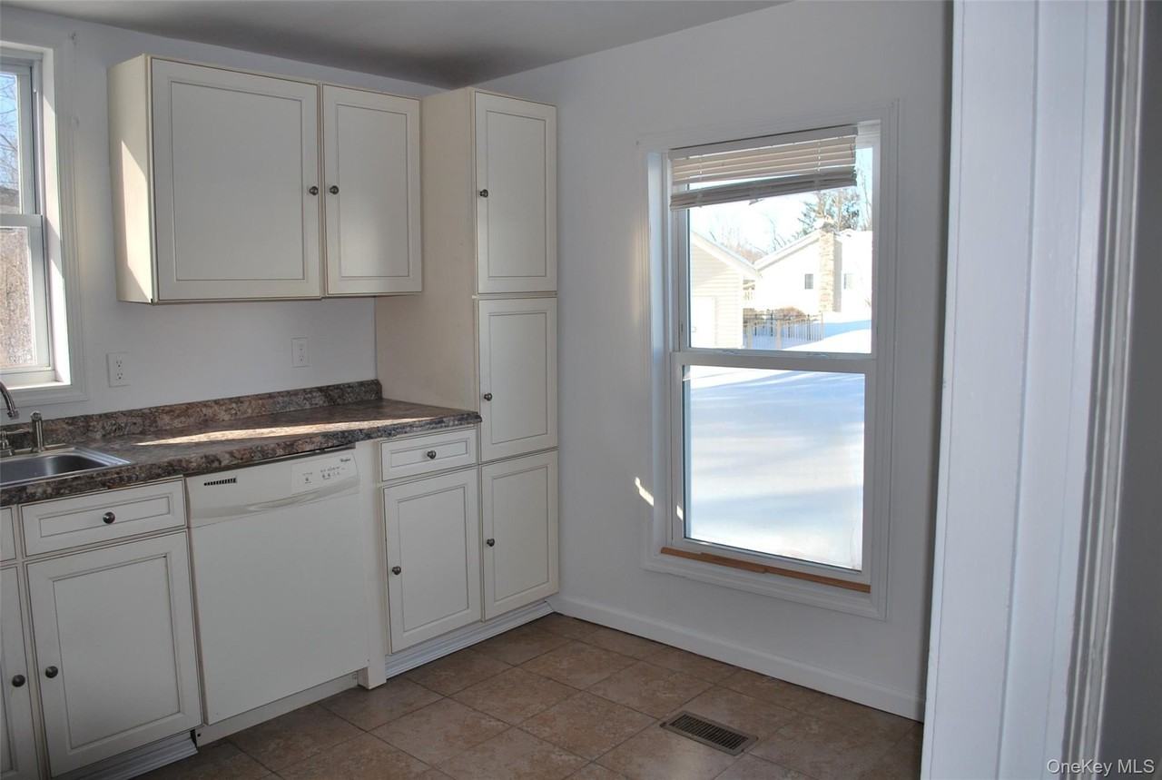 22 Dekay Rd - Photo 6 of 24