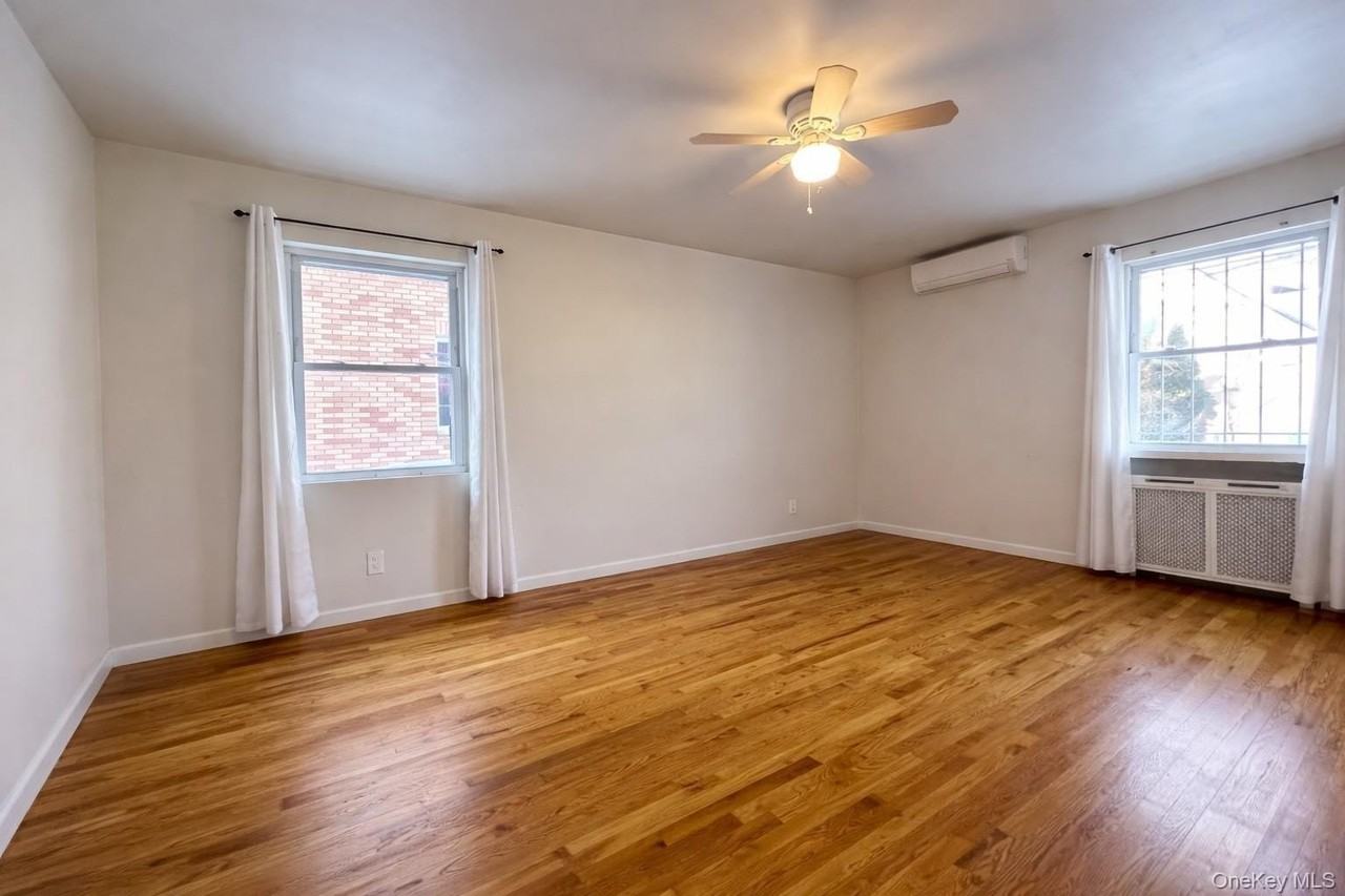 7630 172nd St - Photo 4 of 9