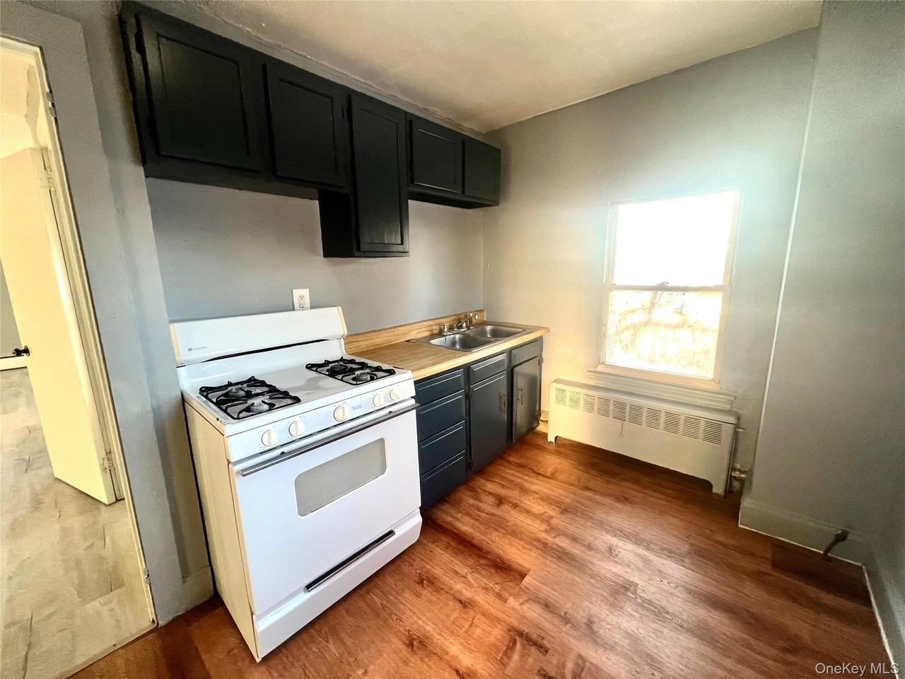 44 John St Apt 3 #3 - Photo 5 of 13