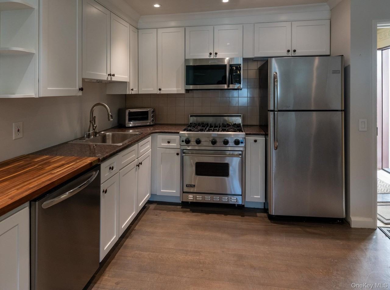 1810 121st St Apt 1-F #1F - Photo 3 of 10