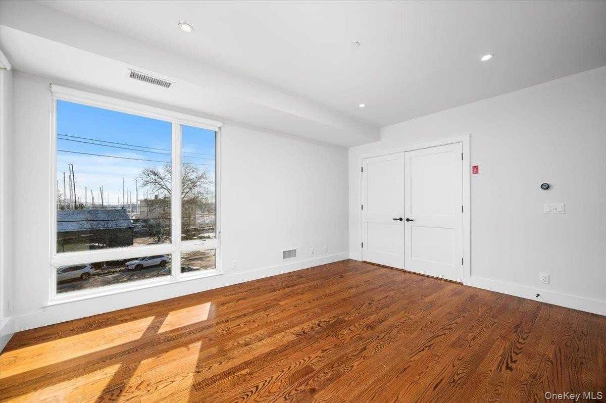 422 E Boston Post Rd Apt 302 #302 - Photo 2 of 16