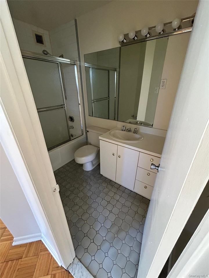 27 Ludlow St - Photo 3 of 10