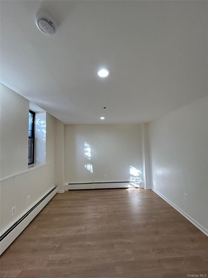 27 Ludlow St - Photo 7 of 10