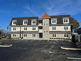 featured image of 400 Oak St