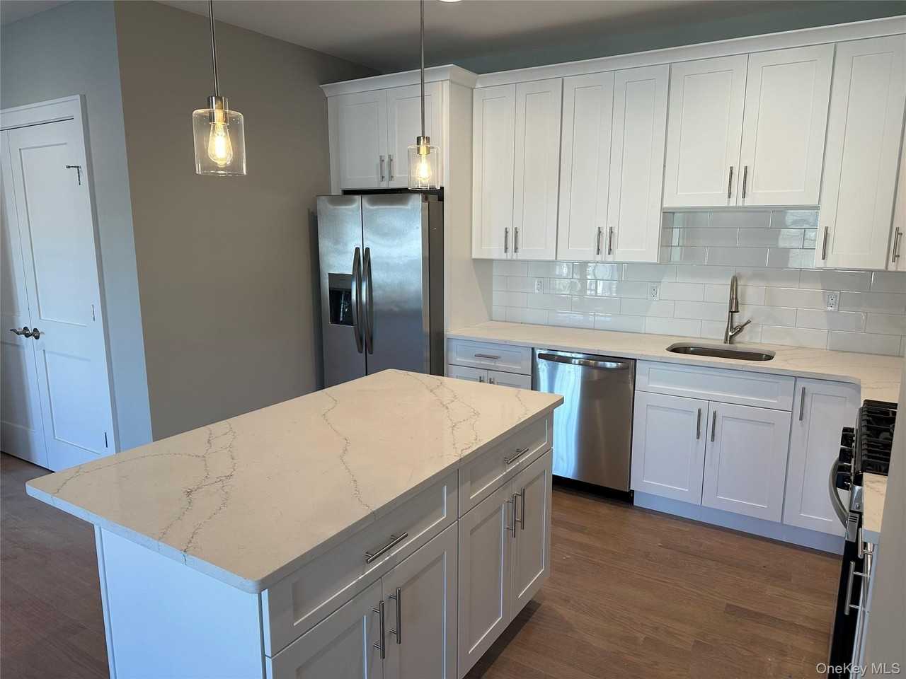 400 Oak St - Photo 3 of 8