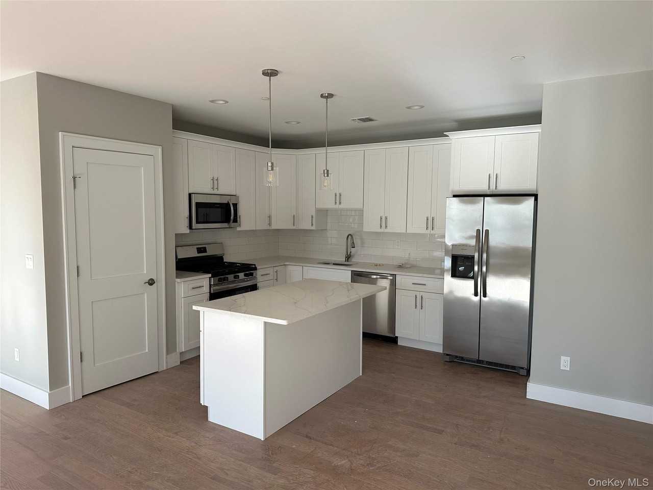 400 Oak St - Photo 5 of 8