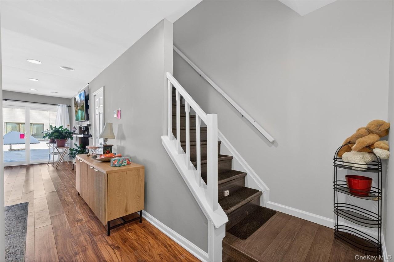 12 Brook Dr - Photo 4 of 46