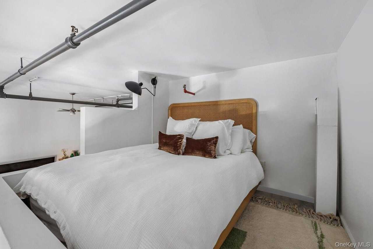 9 E 13th St Apt 3i #3I - Photo 7 of 8