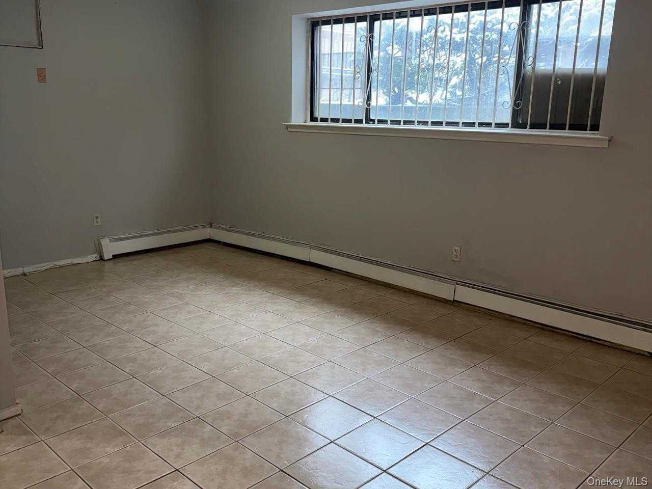 14726 Roosevelt Ave Apt L1 #L1 - Photo 3 of 13