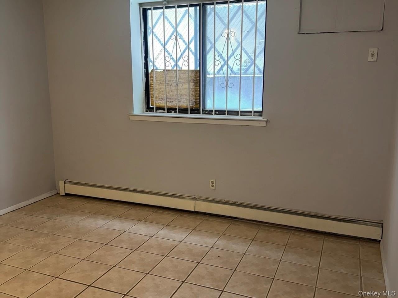 14726 Roosevelt Ave Apt L1 #L1 - Photo 6 of 13