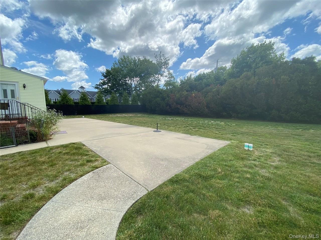 60 Schmeelk Pl - Photo 3 of 12