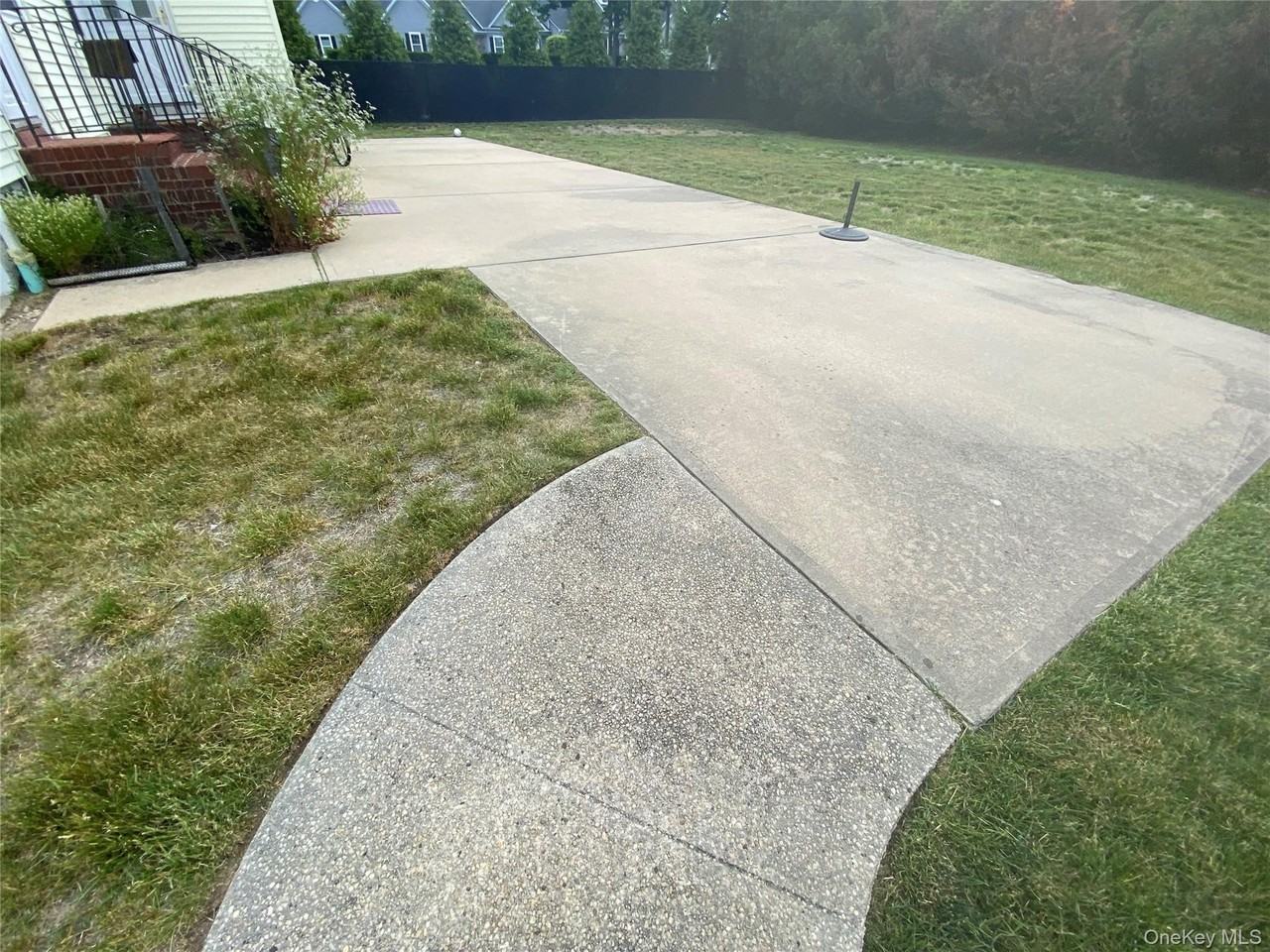 60 Schmeelk Pl - Photo 4 of 12