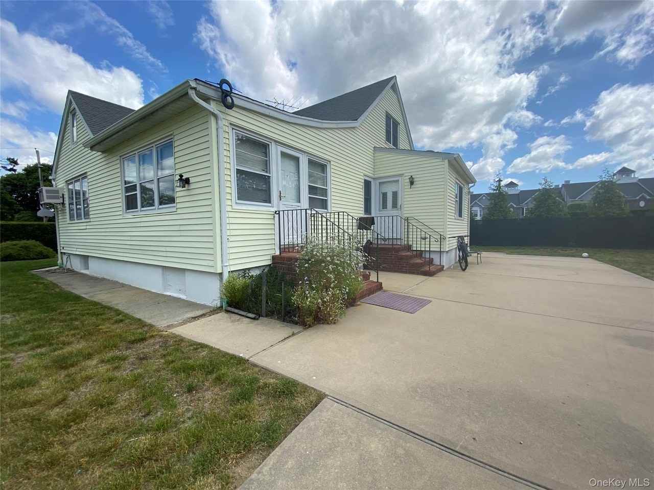 60 Schmeelk Pl - Photo 6 of 12