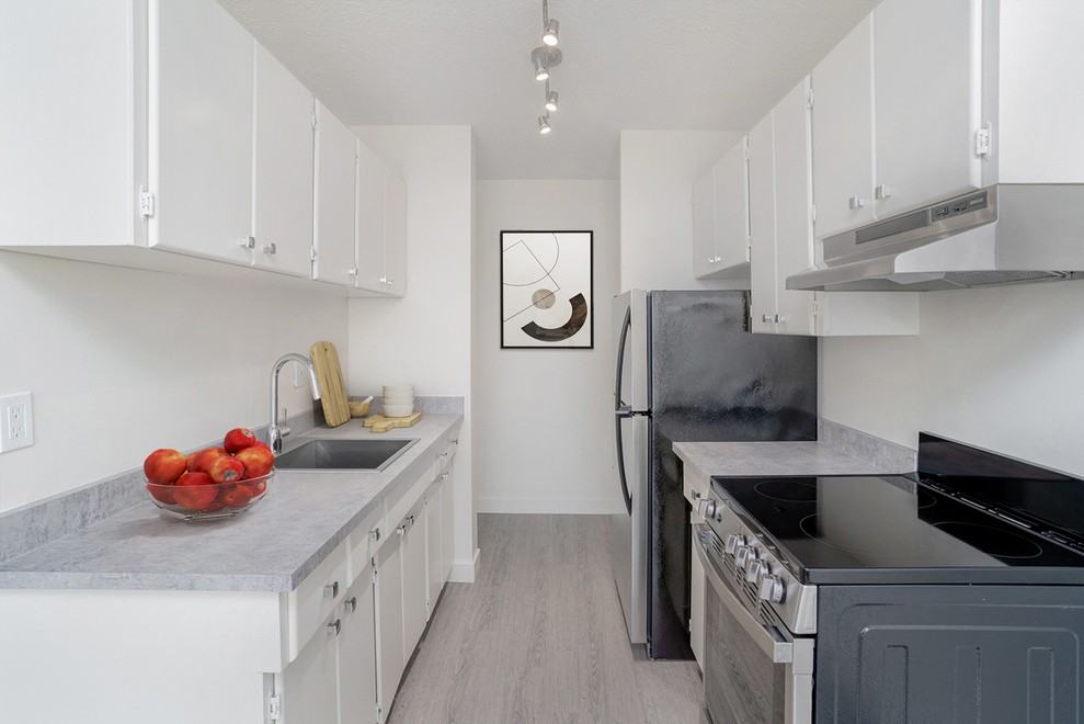 Deville Apartments - Photo 3 of 11