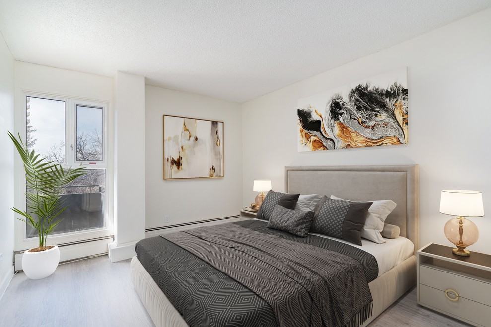 Maureen Manor - Photo 7 of 10