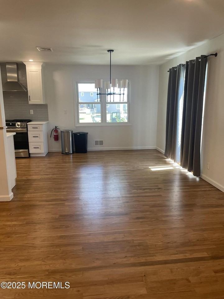 127 Hulick St - Photo 2 of 15