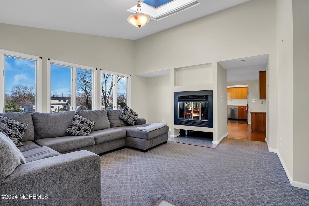 459 W Park Ave - Photo 2 of 26