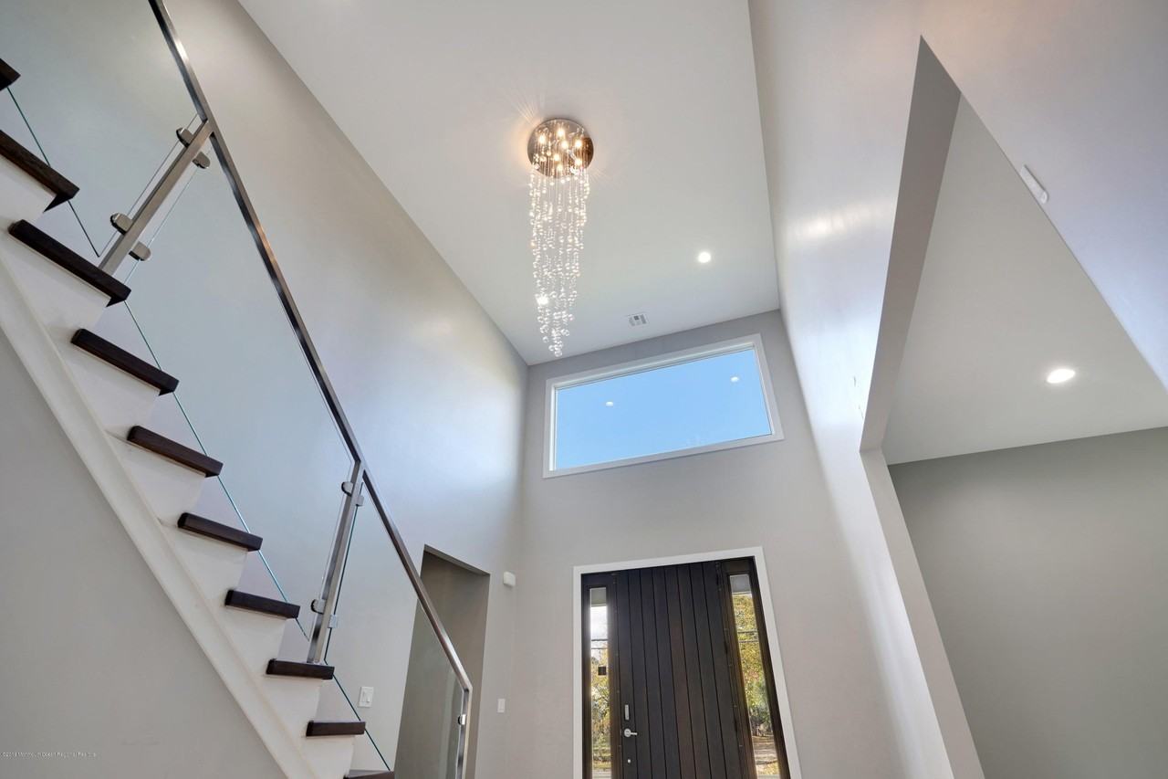 98 Hollywood Ave - Photo 3 of 25