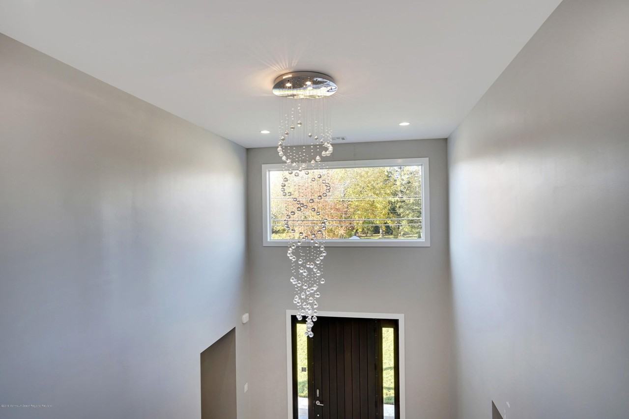 98 Hollywood Ave - Photo 6 of 25