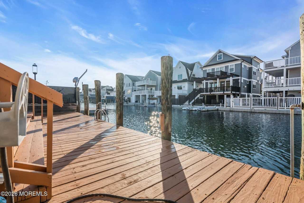 475 Long Ave - Photo 2 of 26