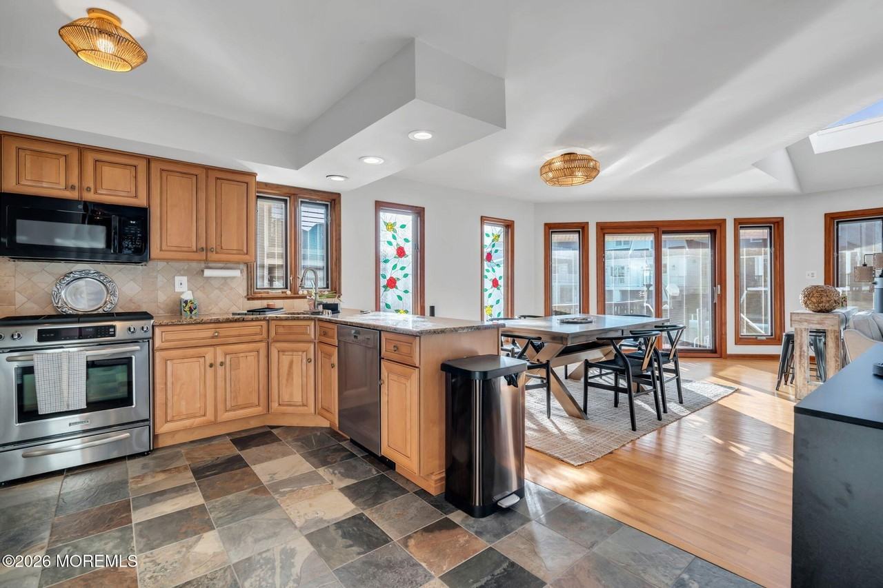 475 Long Ave - Photo 7 of 26