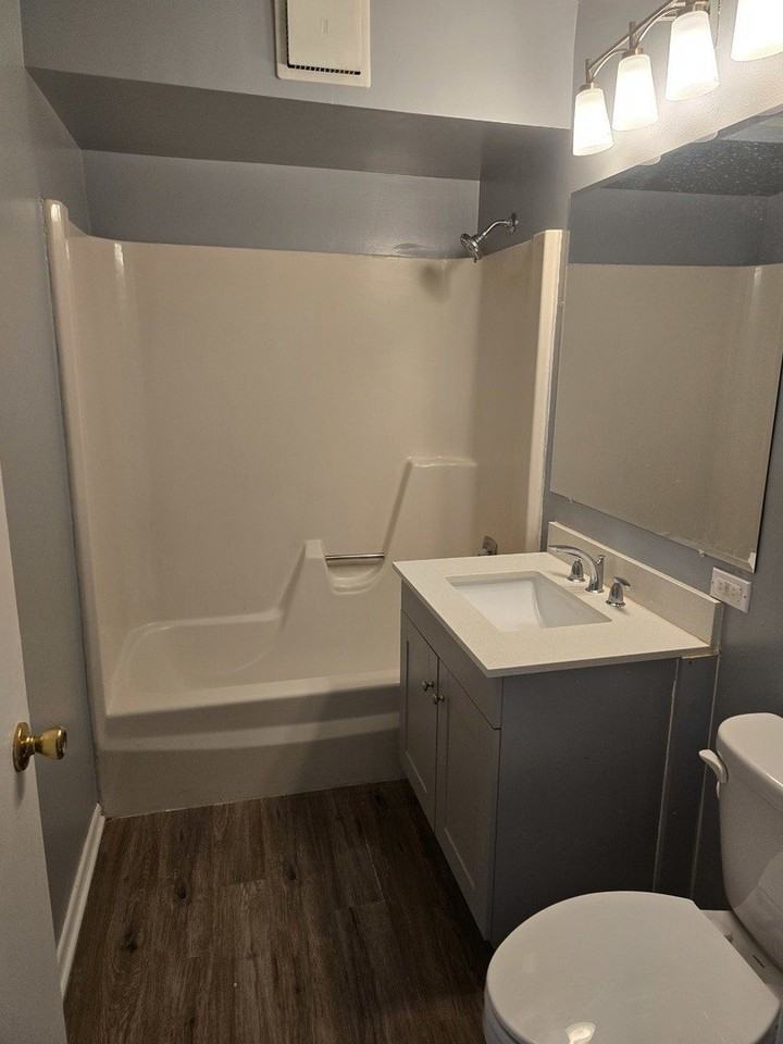 17001 Albany Ave Apt 101 #101 - Photo 7 of 14