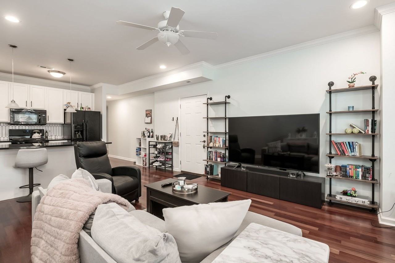 6641 W Belmont Ave Apt 2 #2 - Photo 3 of 24