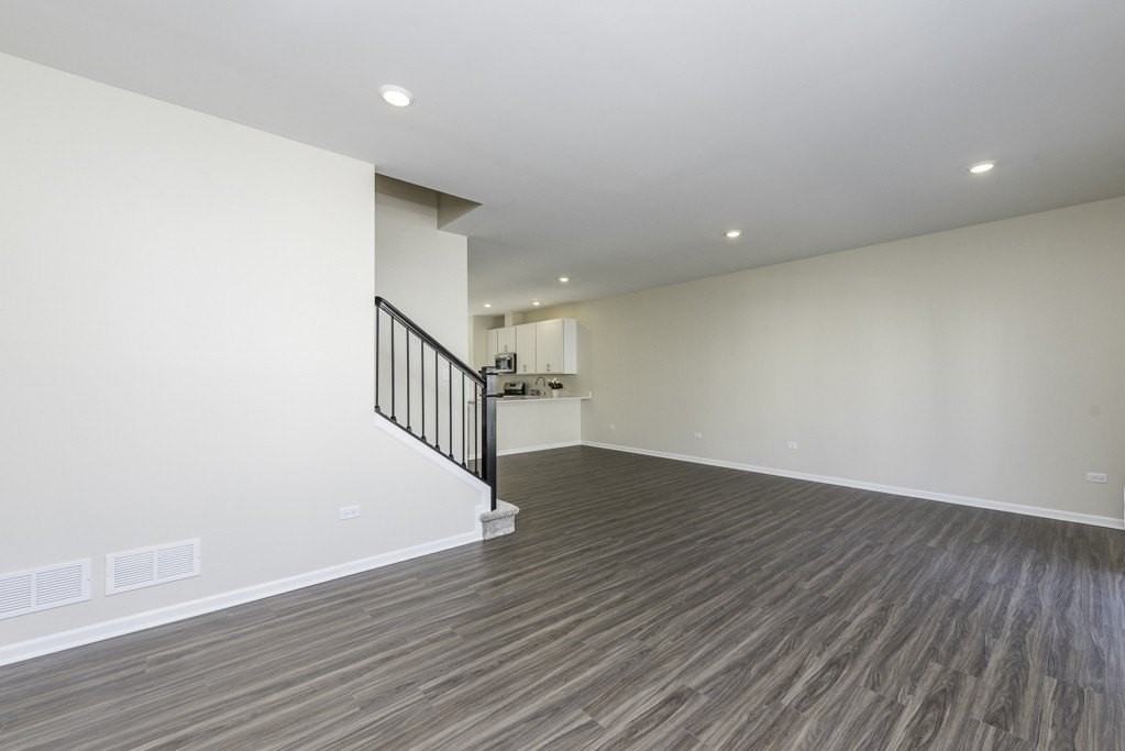 804 Neubauer Cir - Photo 4 of 29