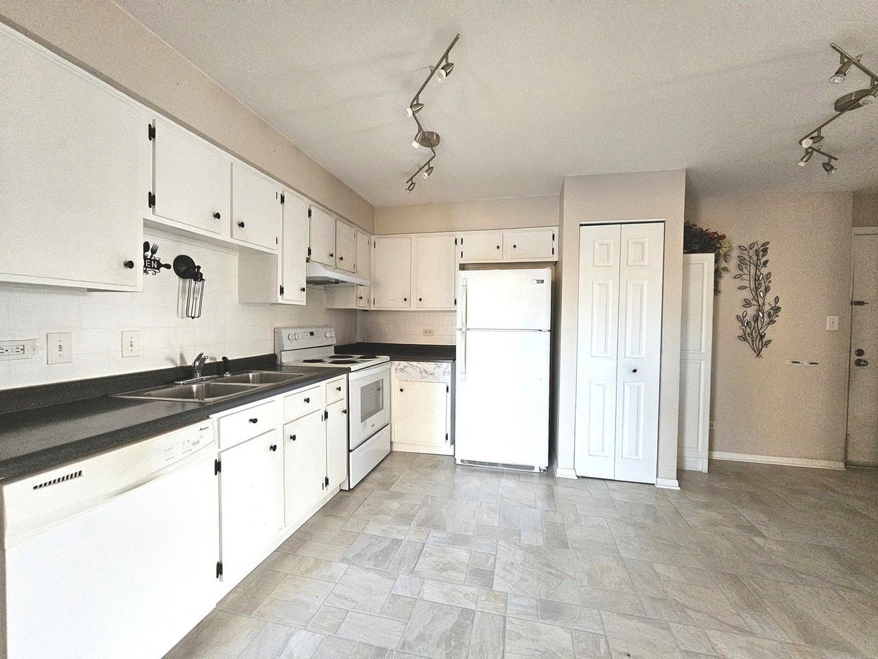 15820 Terrace Dr Unit Ro2 #RO2 - Photo 7 of 13