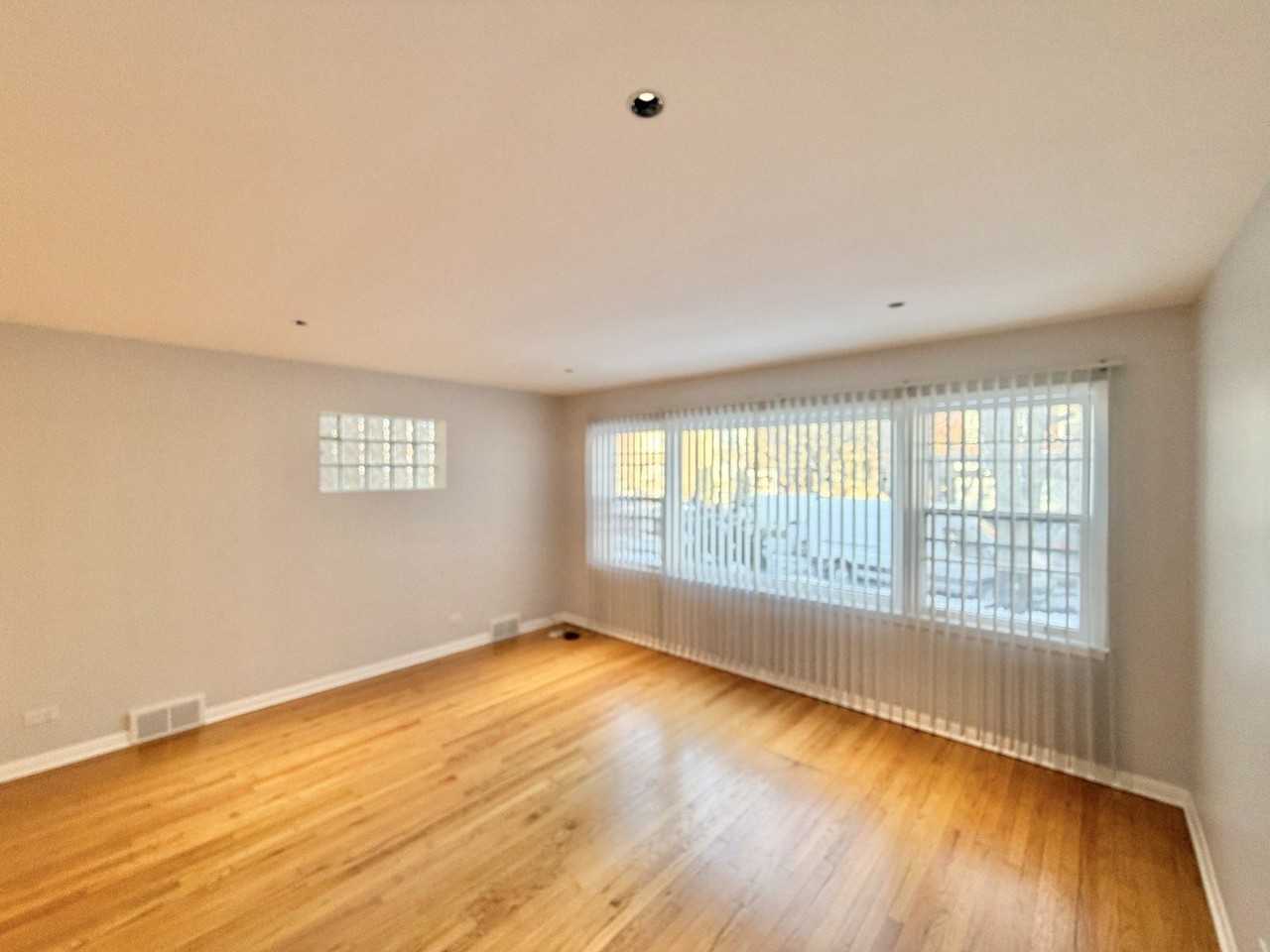 5626 N Central Ave Apt 1 #1 - Photo 4 of 18