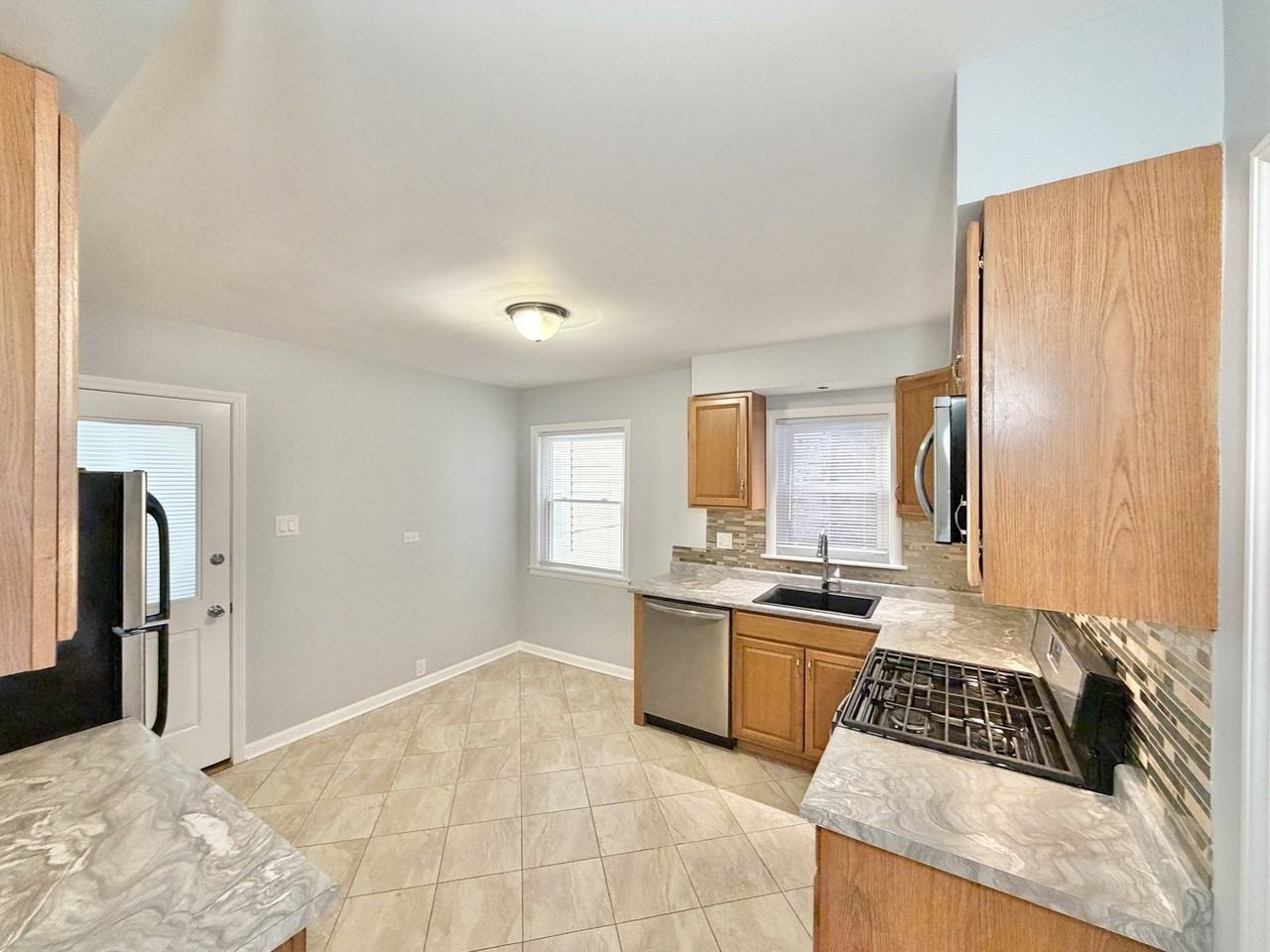 5626 N Central Ave Apt 1 #1 - Photo 7 of 18