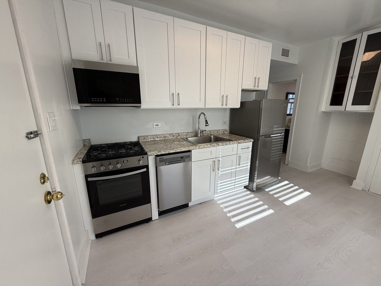 3451 W Parker Ave Apt 1 #1 - Photo 3 of 14