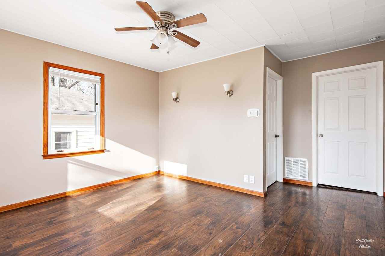 480 Grand Ave - Photo 4 of 21