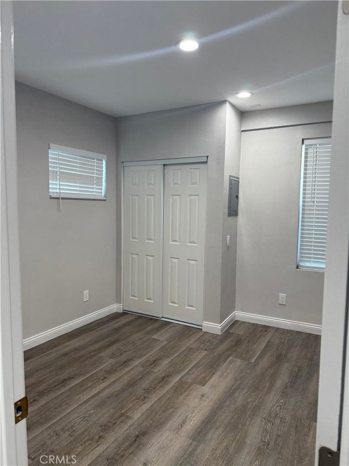 453 W Grevillea St #B - Photo 6 of 6