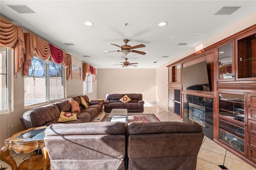 5834 Seminole Way - Photo 5 of 23