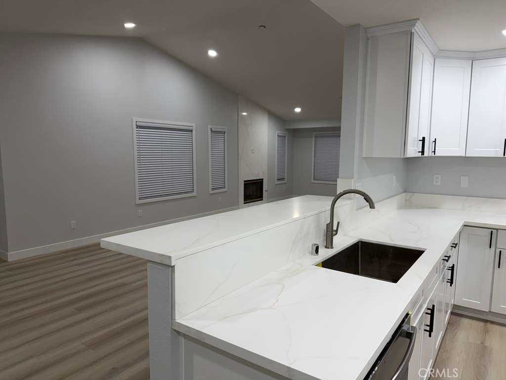 9135 Boxwood Ave - Photo 7 of 24